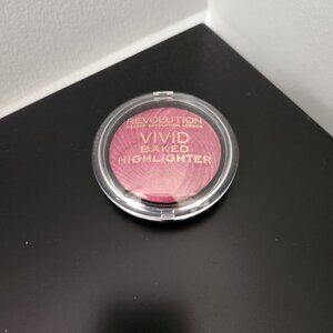 Revolution Make Up Vivid Baked Highlighter Blush Rosegold Lights New and Sealed